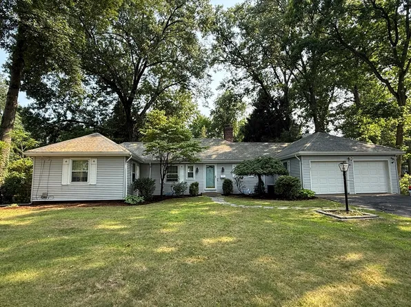 97 Overlook Dr, Springfield, MA 01118