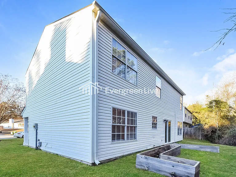 217 Autumn Woods Dr — Photo 13