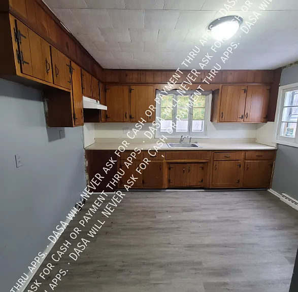 27 Locust St #LOWER — Photo 6