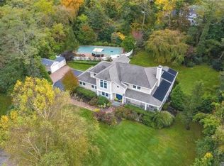 19 Mills Ln, East Setauket, NY 11733