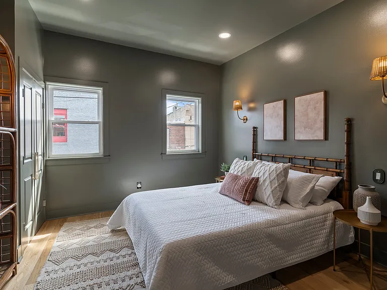 1031 Mercy St — Photo 18