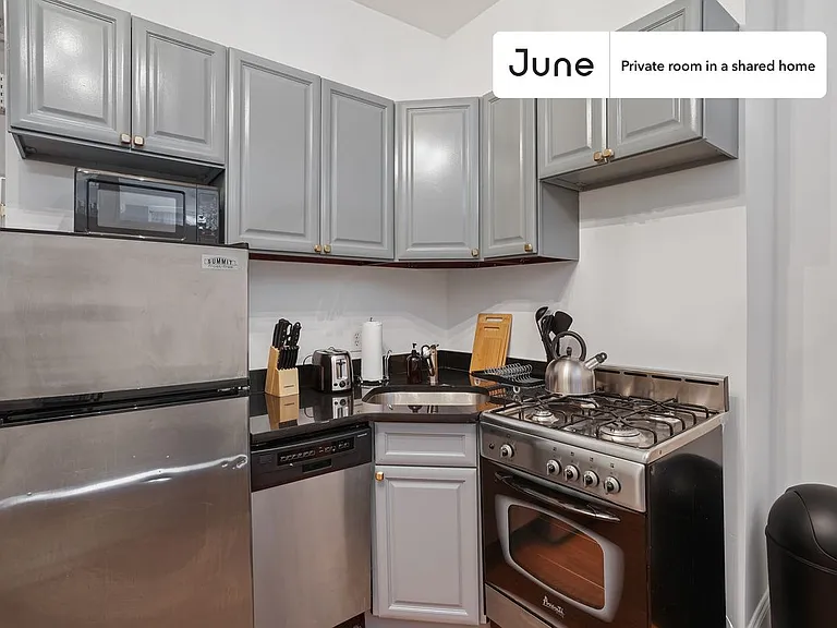 31 Saint Marks Pl #B — Photo 10