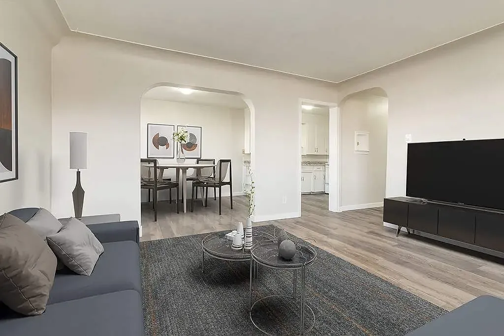 Brittany Apartments — Photo 1