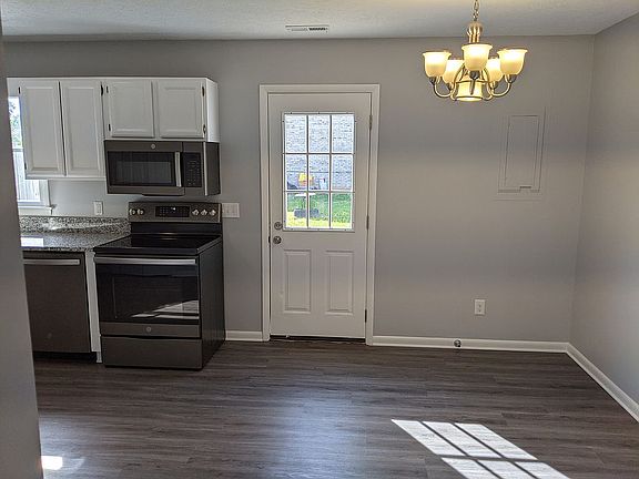 Breakfast/dining area