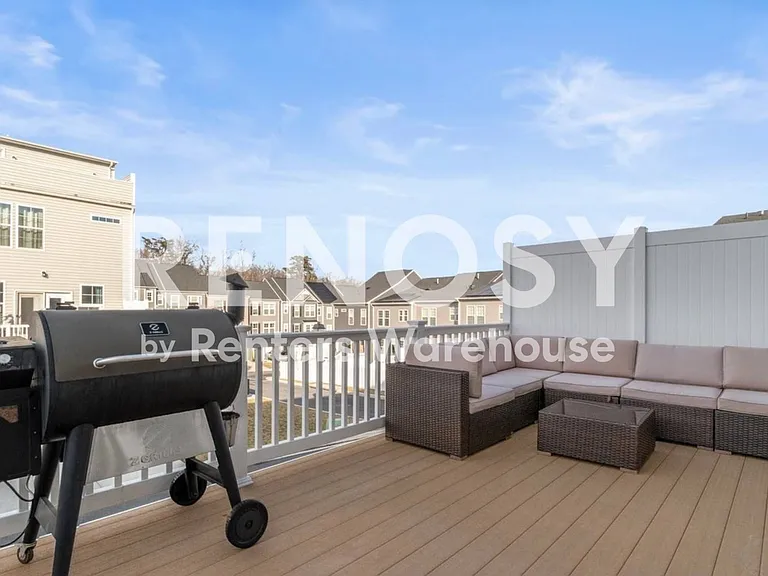 1041 Flester Ln — Photo 7