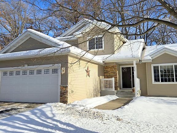 2nd image of 608 Oakwood Dr