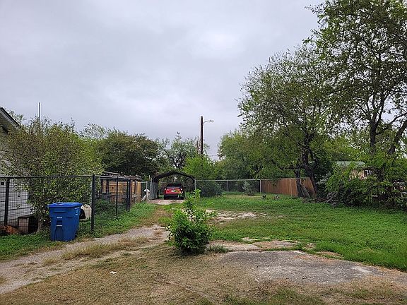 4th image of 2211 Delgado St