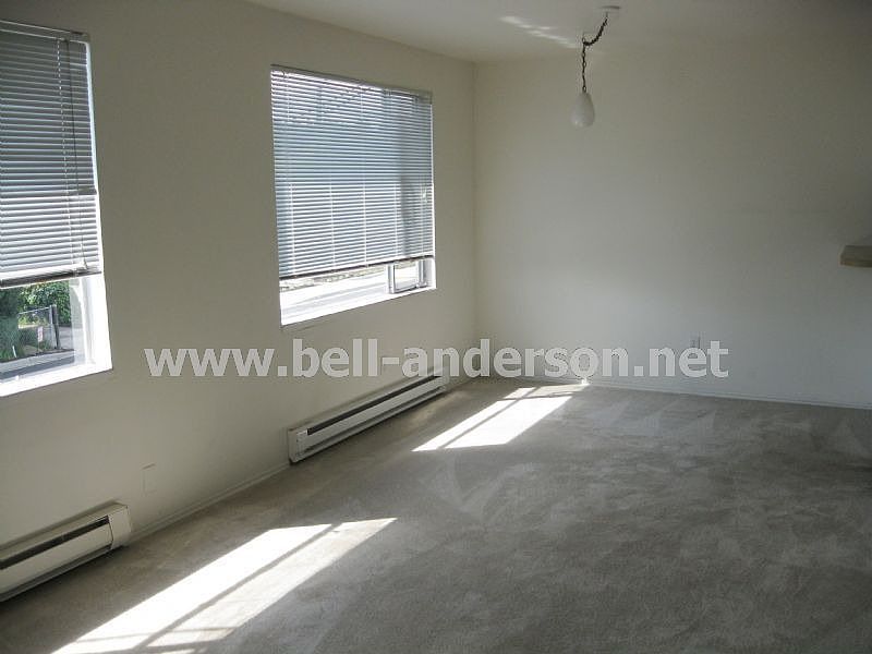 Living Room/Bedroom