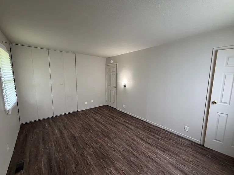 1612 Crestview Dr — Photo 15