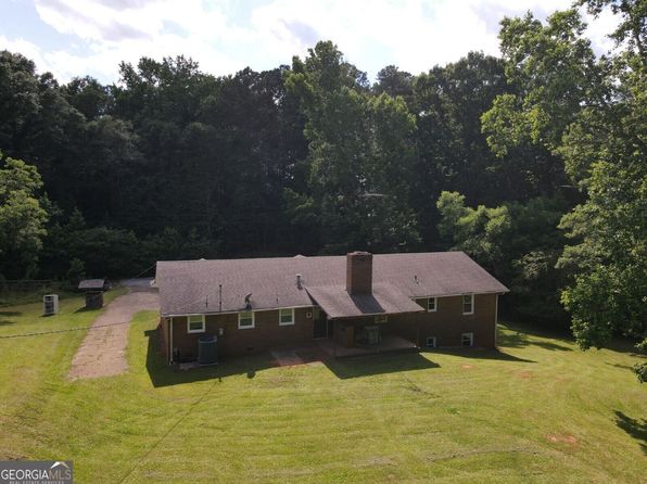 344 Four Seasons Dr, Grantville, GA 30220