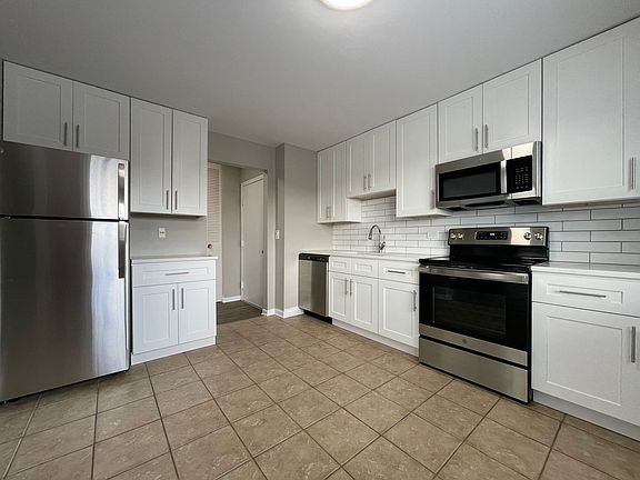 5th image of 5107 Washington St #5109-D