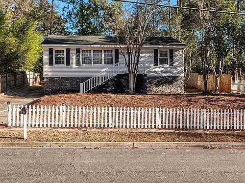 706 Seymour Dr Photo 1