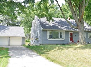 15294 Chetwyn Dr, Lansing, MI 48906