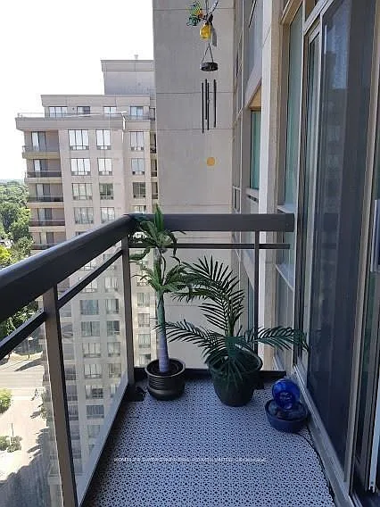 18 Parkview Ave #2001 — Photo 7