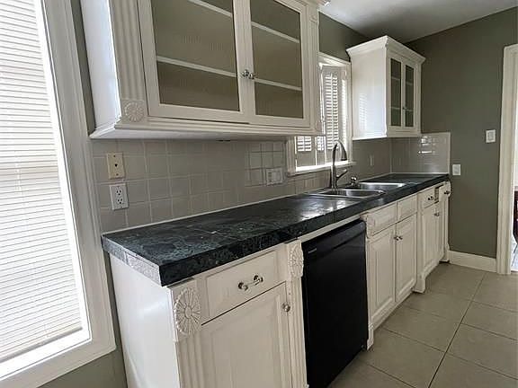 5th image of 3210 Oakdale St