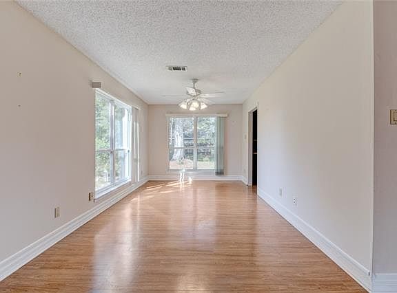 3rd image of 301 Edgewood Dr