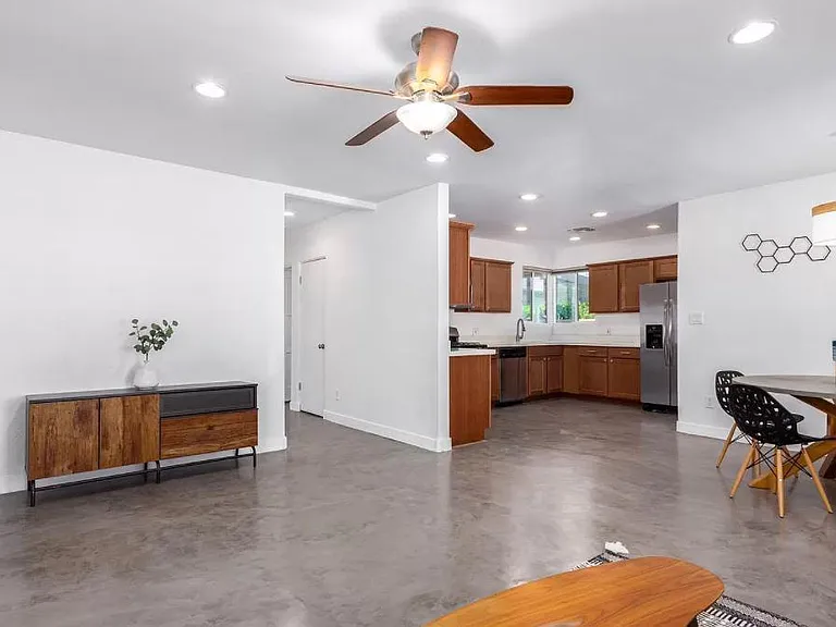 1802 N Whittier Dr — Photo 5
