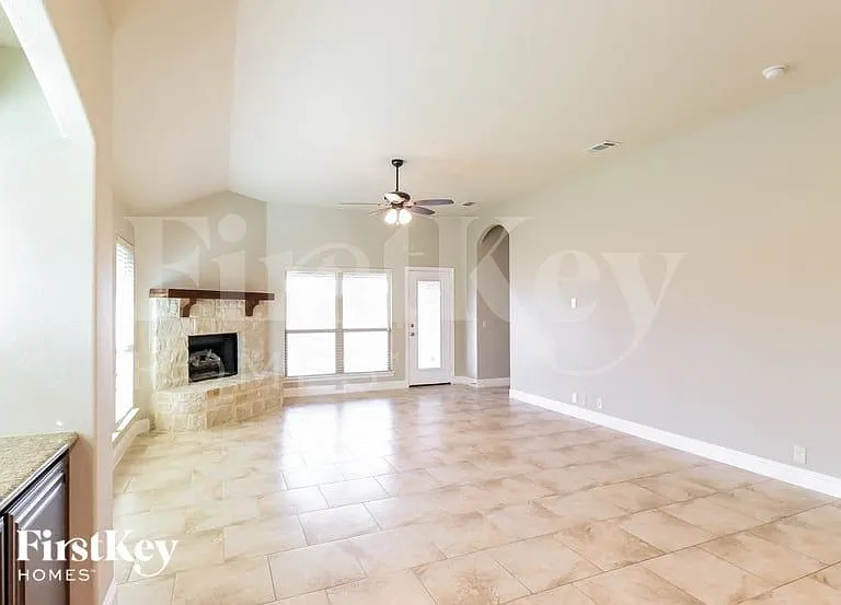 1125 Marigold Dr — Photo 4