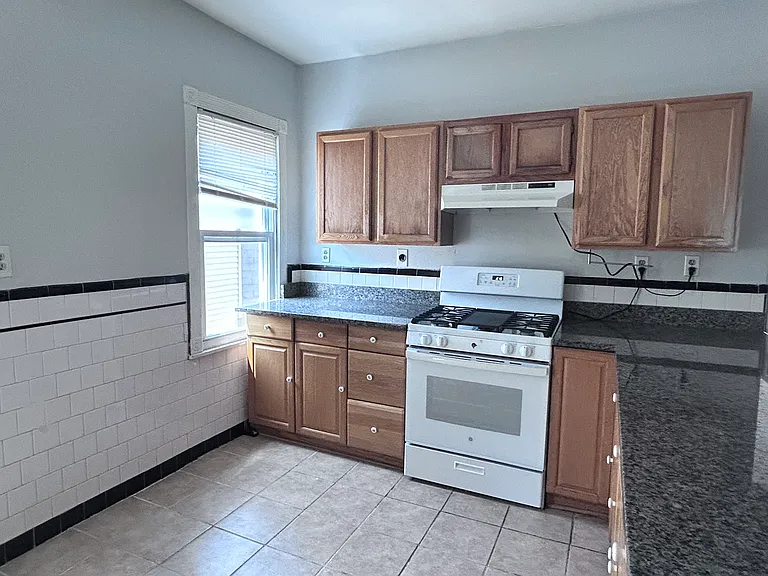 17 Hampden St #3 — Photo 1