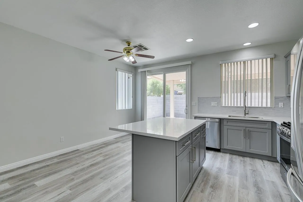 3 bed, 1400 sqft, $2,050 — Photo 4