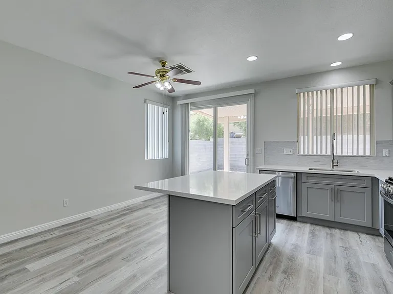 5647 Indian Springs St — Photo 4