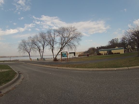 Large park & beach 2 blocks