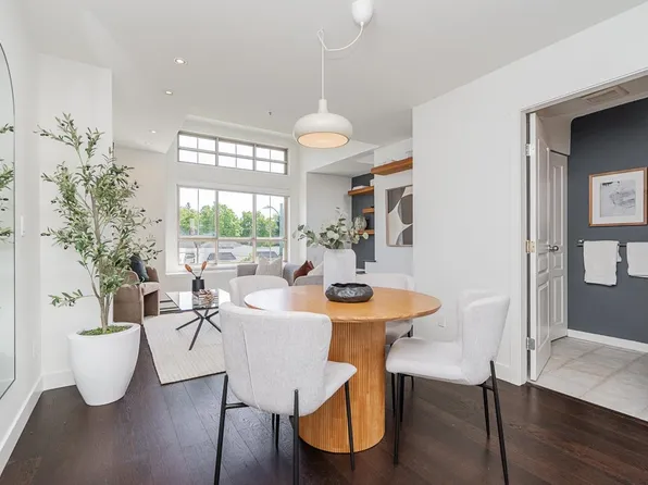 2375 Broadway W #26, Vancouver, BC V6K 2E6