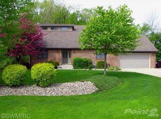 10762 Meadowbrook Ct, Berrien Springs, MI 49103