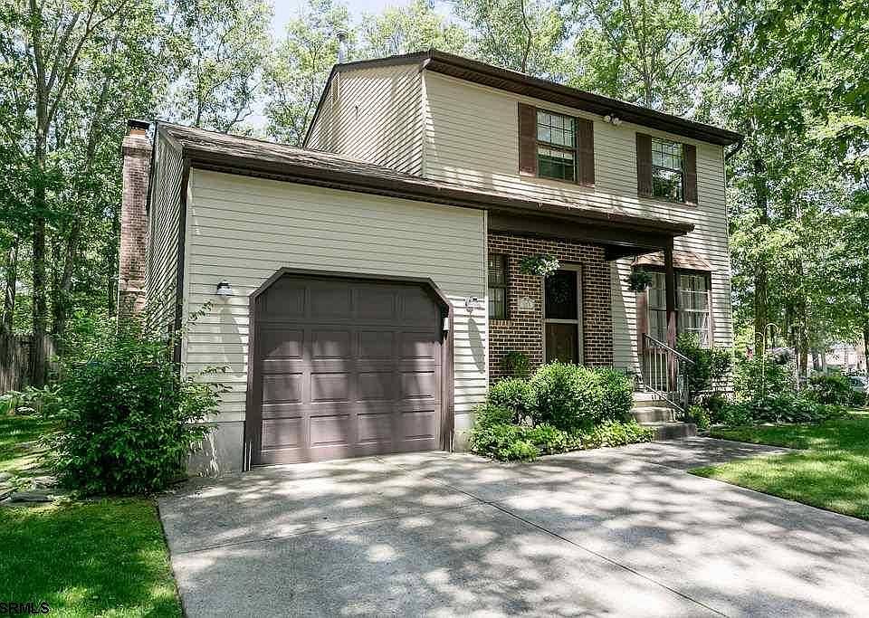 1st image of 321 Vine Ave