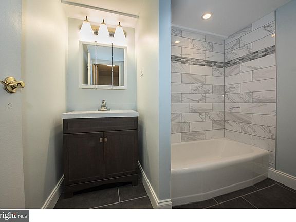 5th image of 604-36 S Washington Sq Unit 608