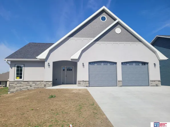 1057 N 12th St, Seward, NE 68434