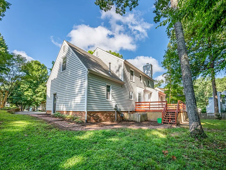 5700 Standing Oak Rd — Photo 3