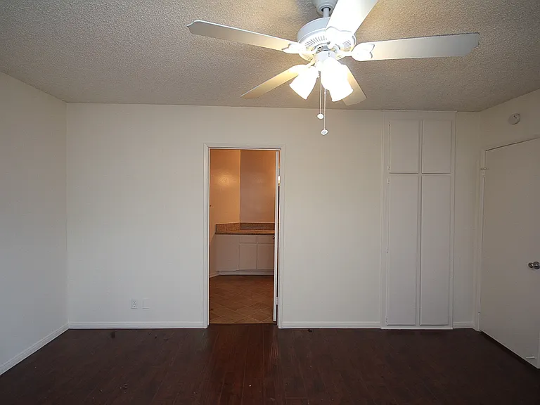 3010 Montrose Ave #28 — Photo 15