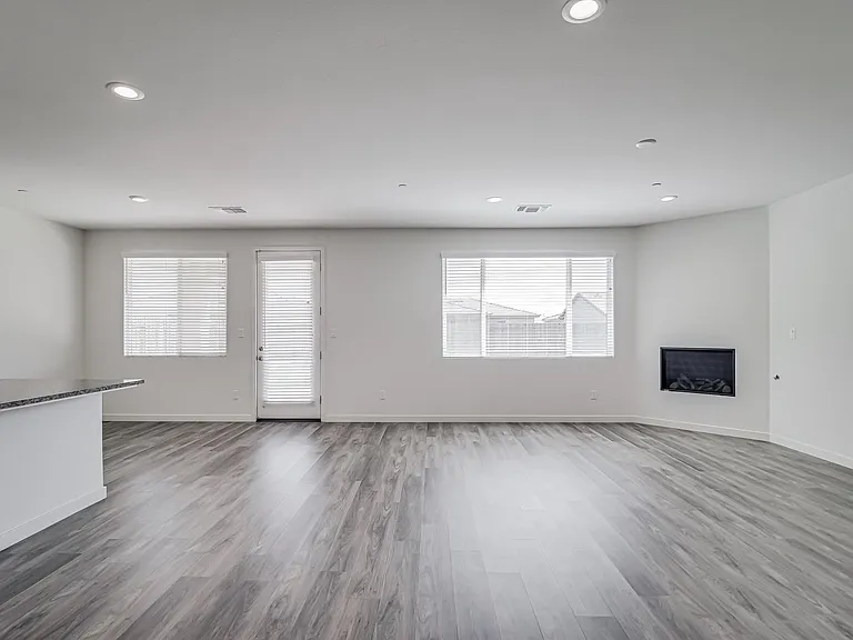15017 Maryvale Ave — Photo 6