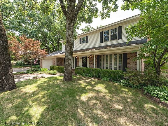 4th image of 2208 Warwick Pl