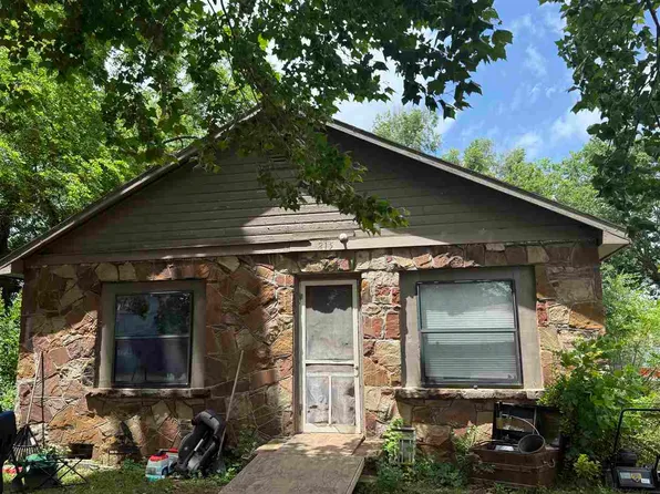 215 NW 1st St, Perkins, OK 74059