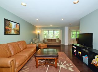 180 S Middle Neck Rd APT 1F, Great Neck, NY 11021