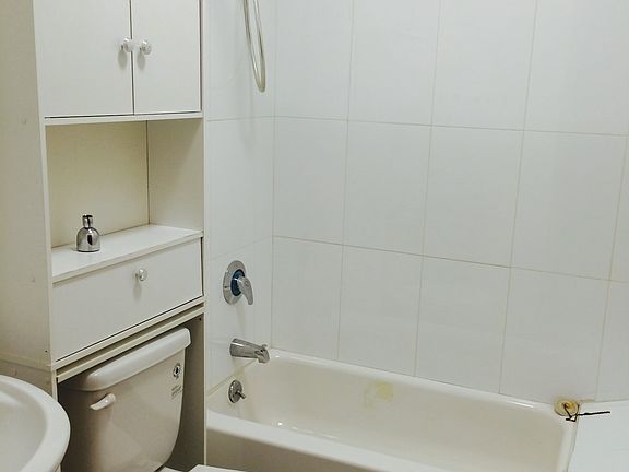 3rd image of 2312 1st Ave APT 4N