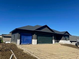2261 Antler Ridge Dr, Asbury, IA 52002