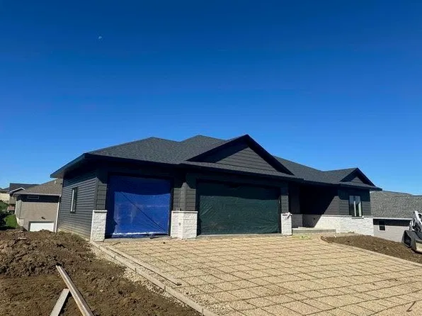 2261 Antler Ridge Dr, Asbury, IA 52002