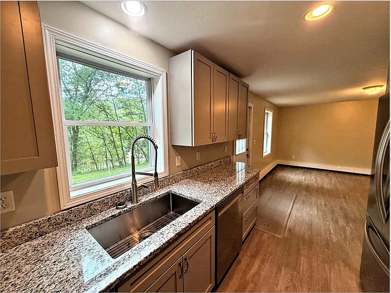 14 Cummings St #2 — Photo 10