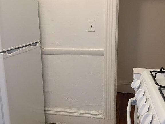 2nd image of 122A Warren St #6