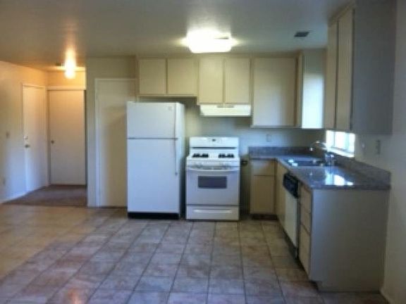 2nd image of 764 Hayes Ave APT 1
