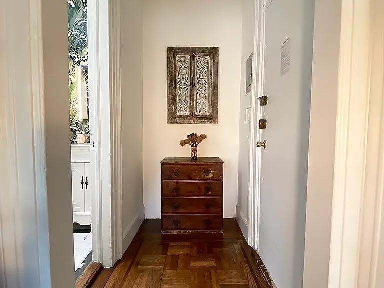 240 E 15th St #7 — Photo 6