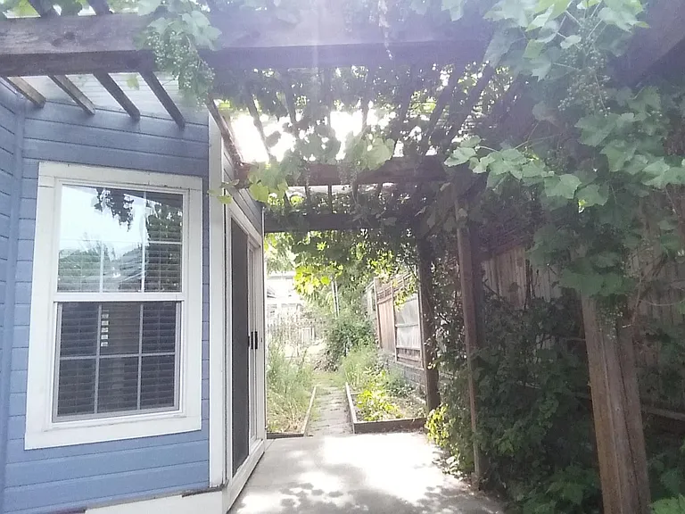 553B Fordyce St — Photo 3