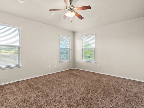 3rd image of 605 Curtis Dr