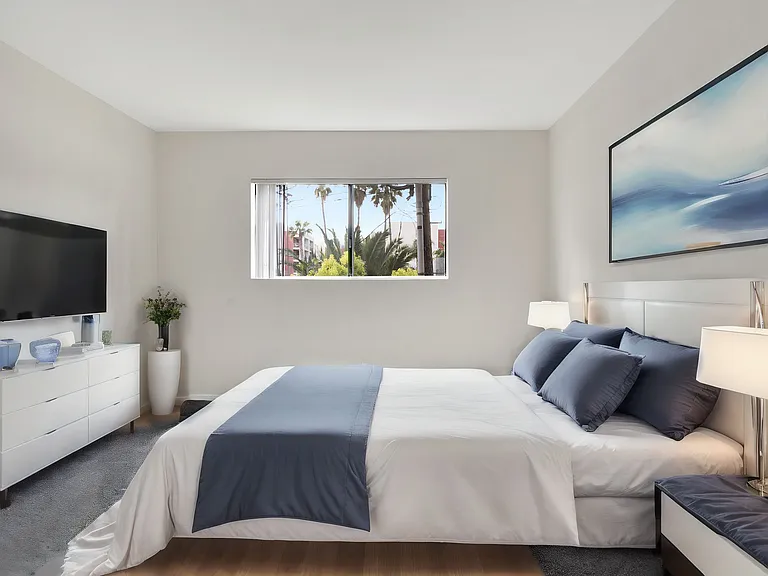 RENOVATED 1 BED 1 BATH - UNIT #309 TOP FLOOR