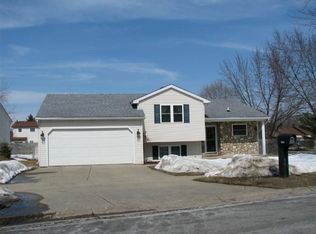850 Alpine Dr, Brighton, MI 48116