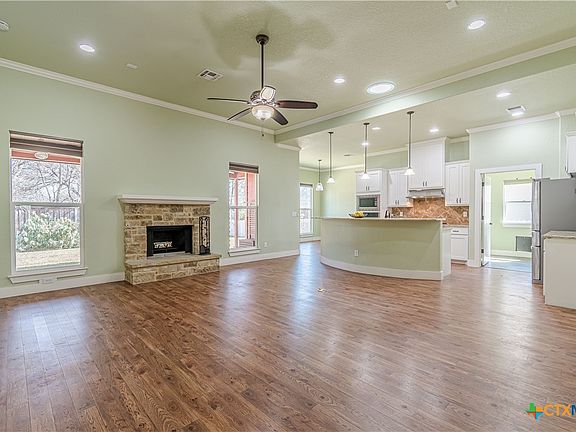 4th image of 526 Melissa Ln