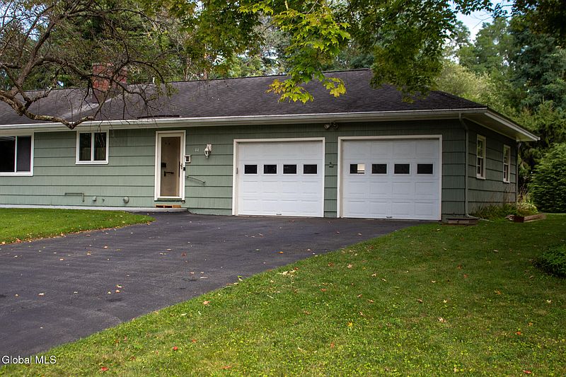 4th image of 44 Meadowview Road Road